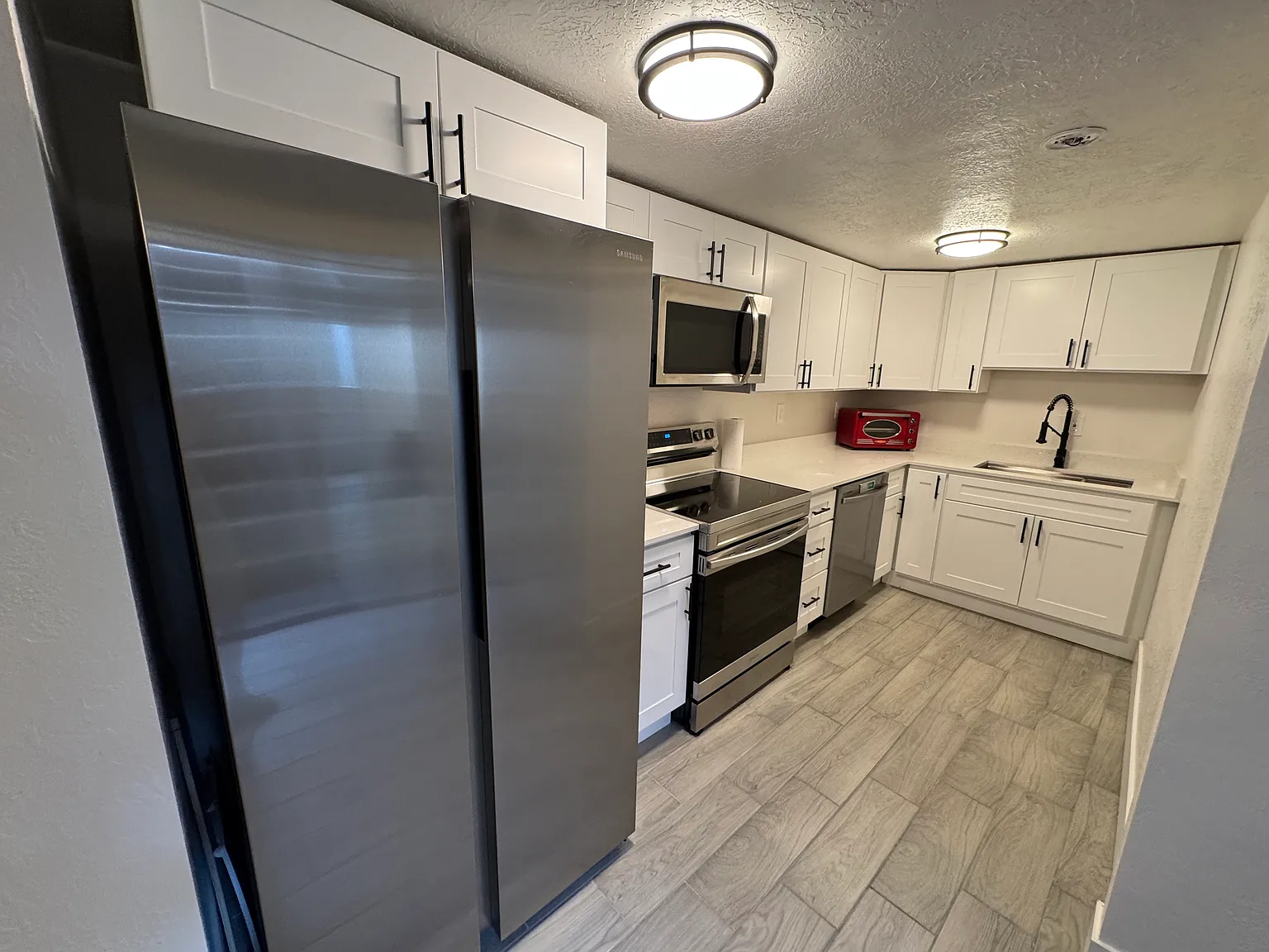 2 bed, 1057 sqft, $1,600 — Photo 2