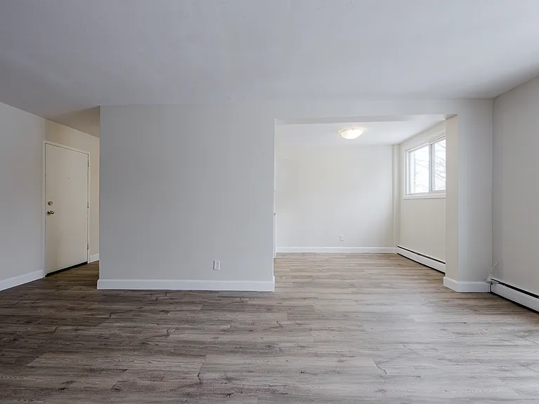 1510 Queenston Rd — Photo 9