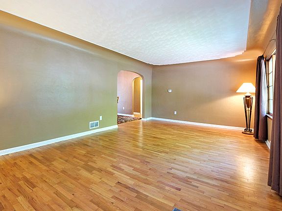 4th image of 15 30th St N
