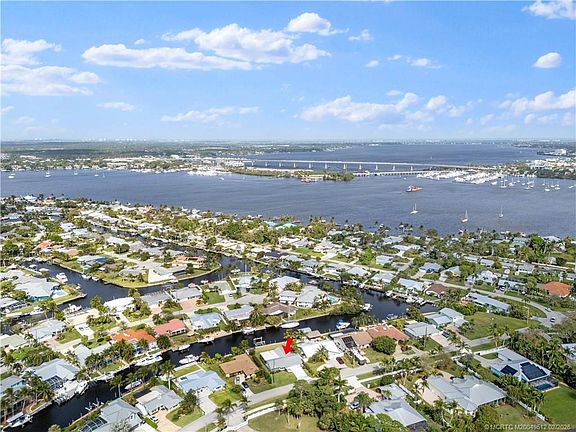 4th image of 1559 SW Dyer Point Rd