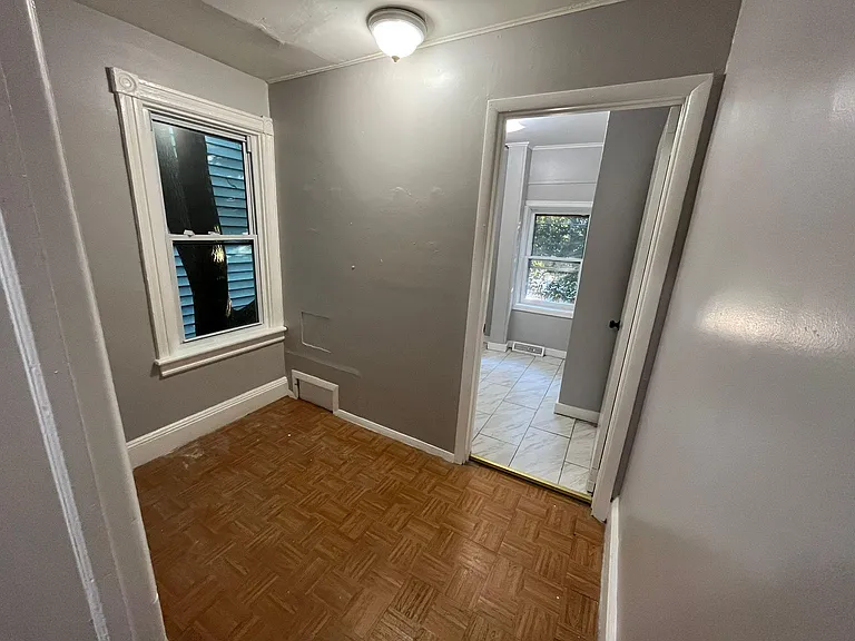 317 Norwood Aly — Photo 8