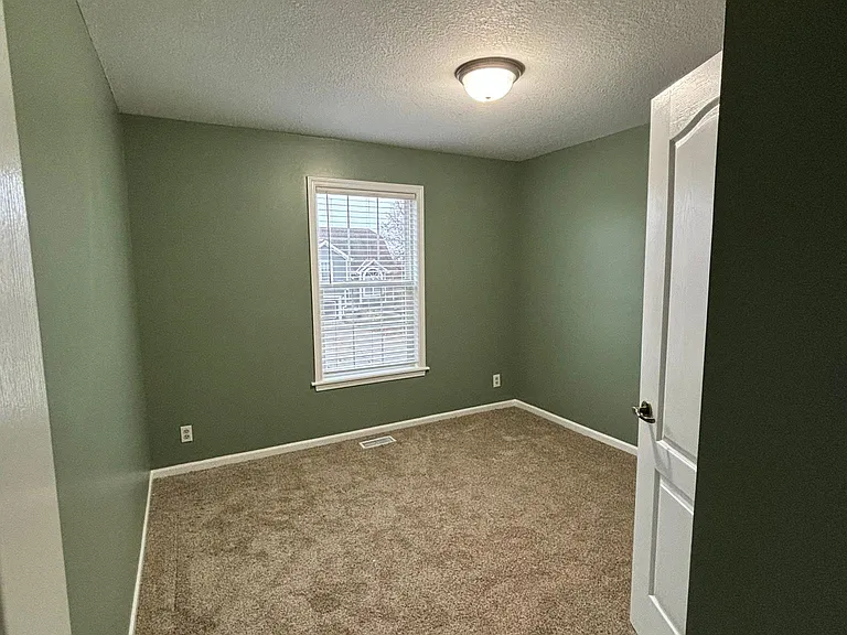 406 Killarney Ln — Photo 8