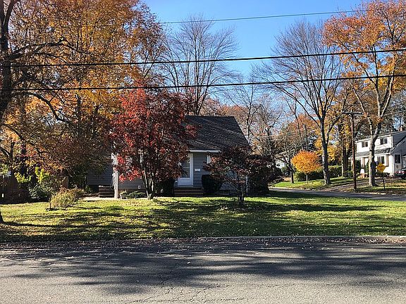 2nd image of 247 Magnolia Ave