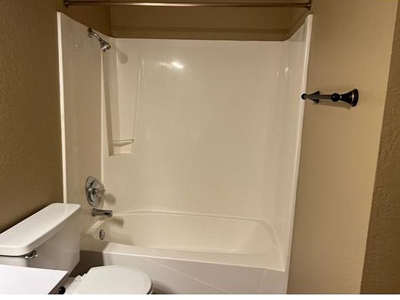 5th image of 2605 Washington Ave #D