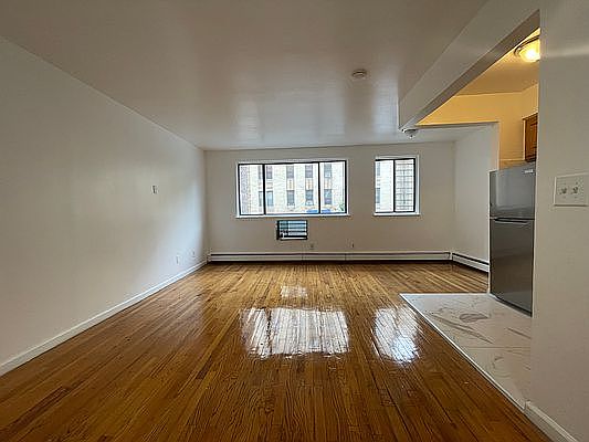4th image of 57 Cooper St APT 2A
