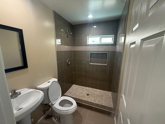 5th image of 4860 Palm Ave