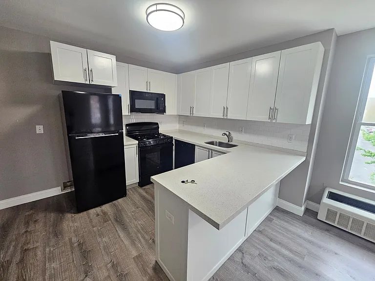 16 Canfield St #B — Photo 2
