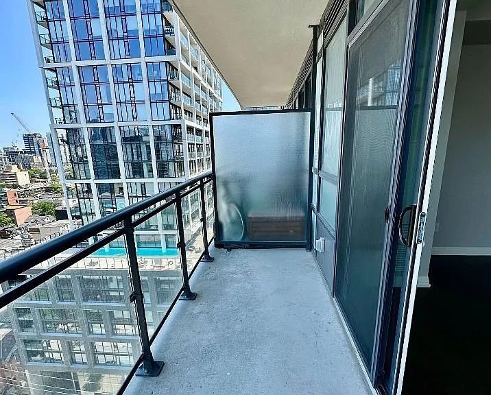 460 Adelaide St E #1821 — Photo 10