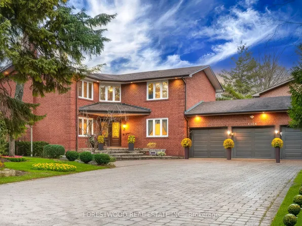 2176 Autumn Breeze Dr N, Mississauga, ON L5B 1R4