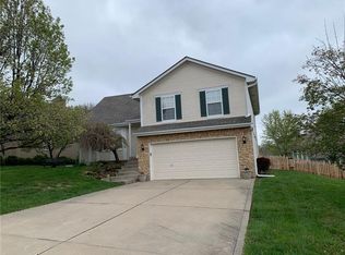 1704 Longhorn Ln, Raymore, MO 64083