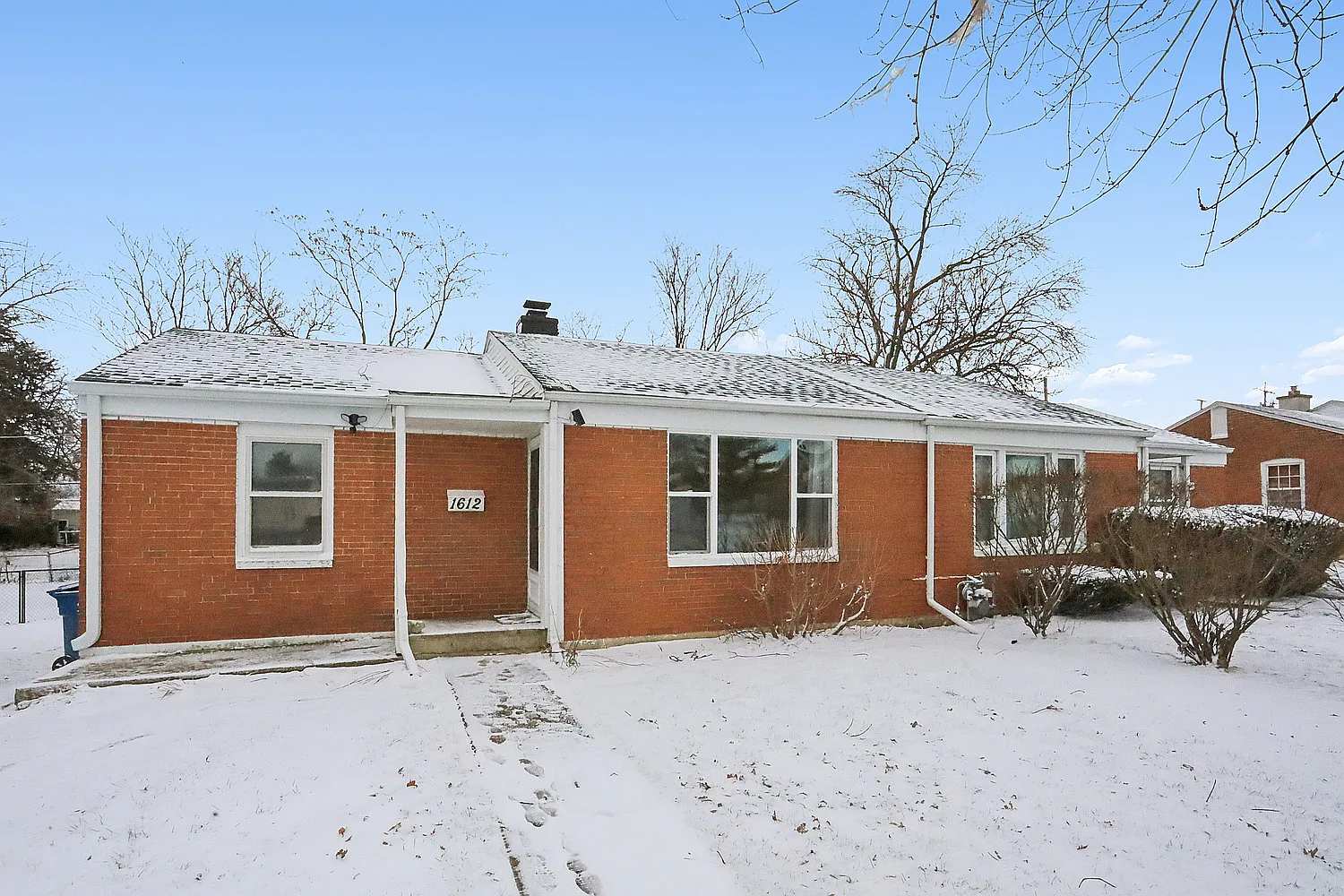 1612 N Prairie Ave photo 1