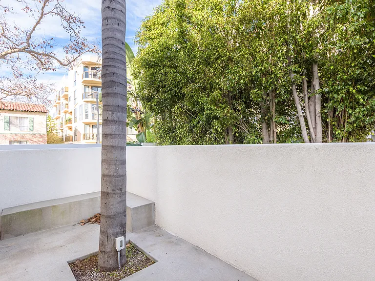 128 S Canon Dr — Photo 8