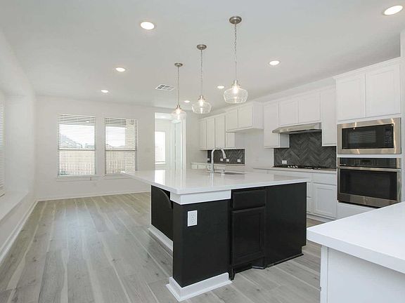 3rd image of 904 Pismo Creek Ln