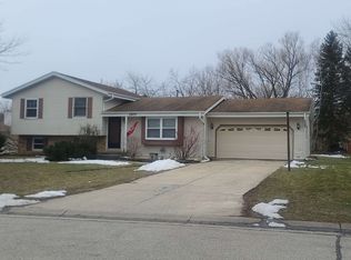 2975 W Thorncrest Dr, Franklin, WI 53132