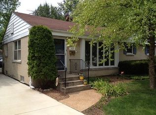 2429 Robincrest Ln, Glenview, IL 60025