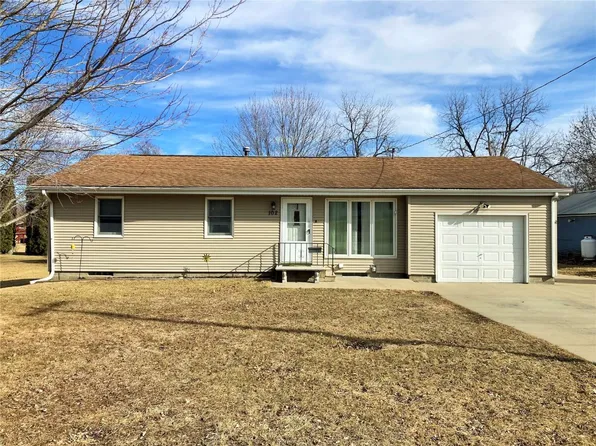 102 N 8th Ave, Vinton, IA 52349