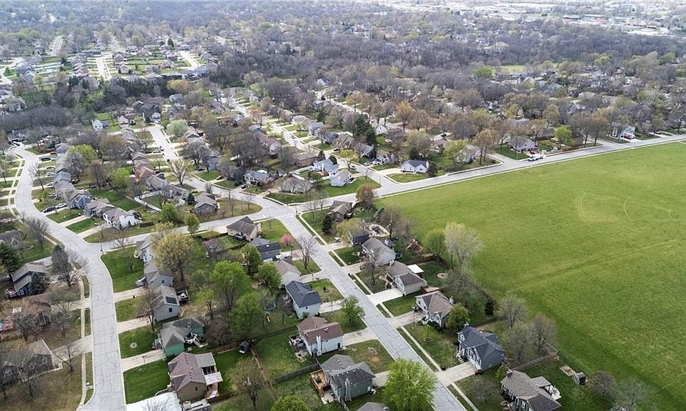 KG！NEIGHBORHOOD 1617 NE Auburn Dr, Lees Summit, MO 64086 | Zillow