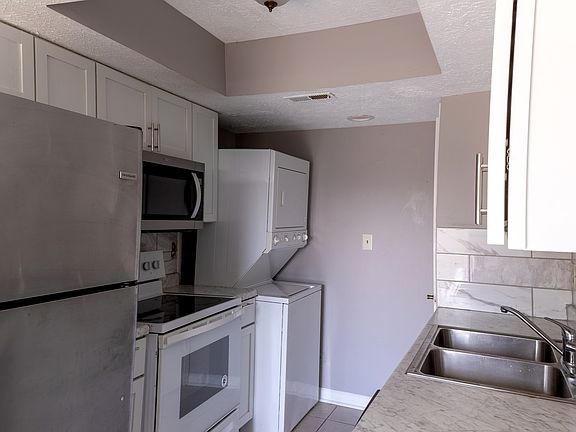 4th image of 2714 Del Prado Dr