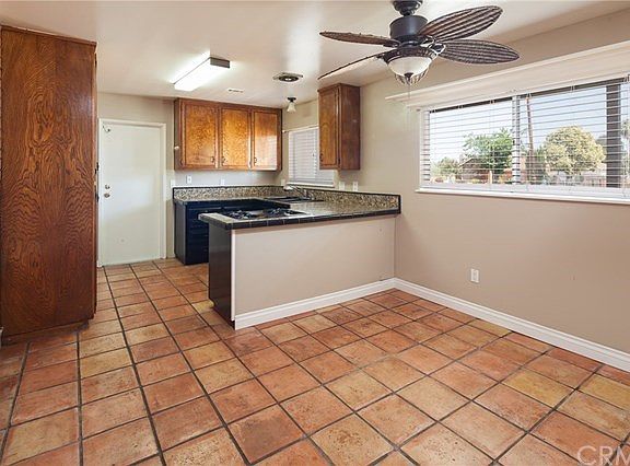 5th image of 41201 Acacia Ave