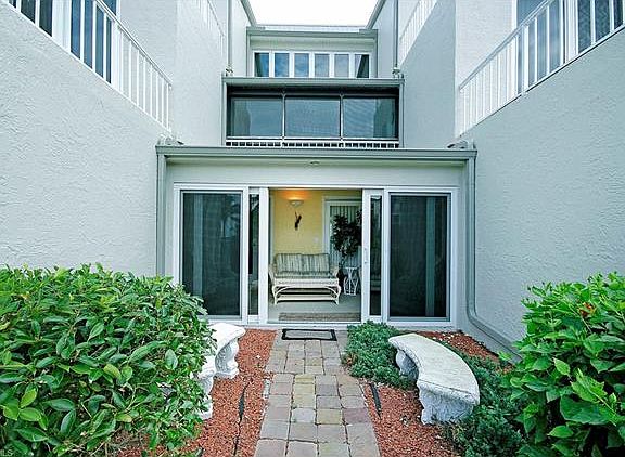 4th image of 200 Periwinkle Way Unit 129