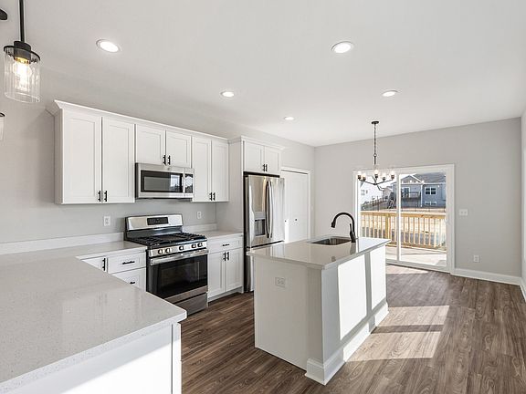5th image of 2206 Maggie Ln
