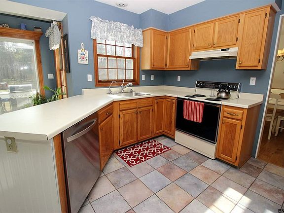 4th image of 99 Gloucester St