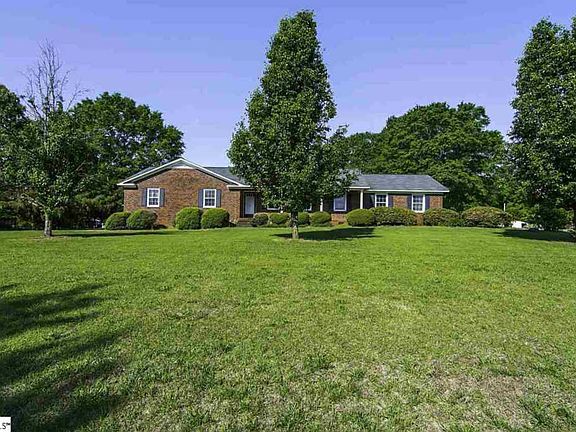 4th image of 103 Deerwood Cir
