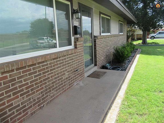 2nd image of 1401 E Highland Dr