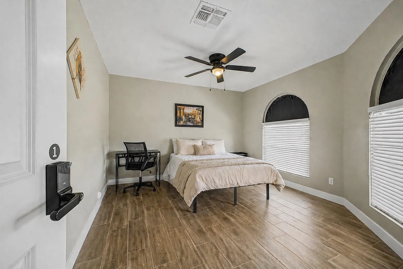 4 bed, 5.0 bath, 2144 sqft, $819 — Photo 1