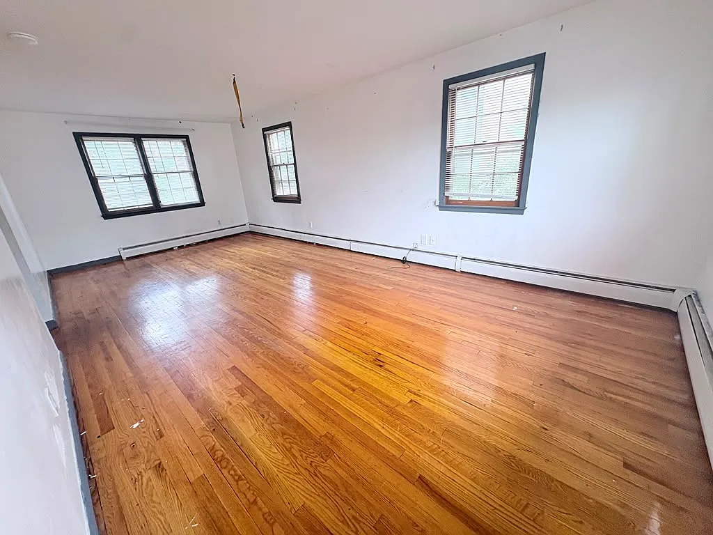 4 bed, 1.5 bath, $2,875 — Photo 4