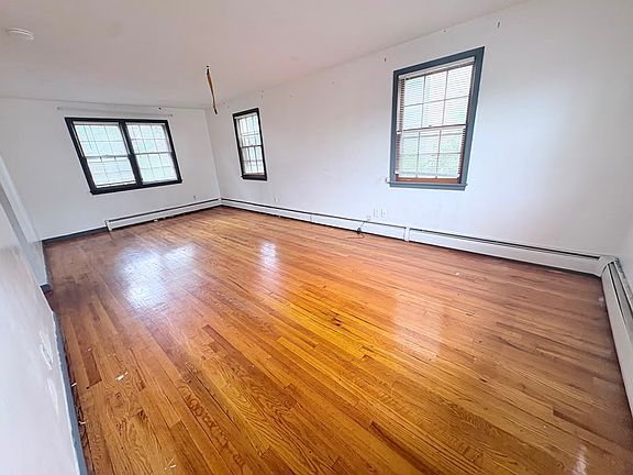 4th image of 241 Circular Ave #241