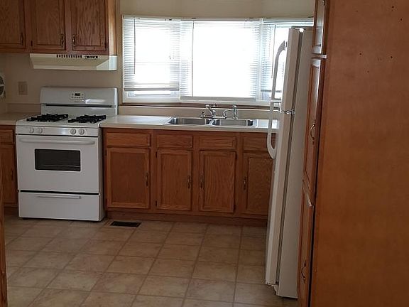 EAT IN KITCHEN