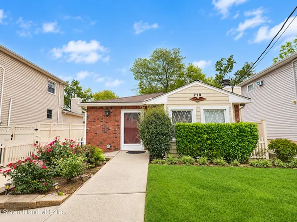 718 Craig Ave, Staten Island, NY 10307