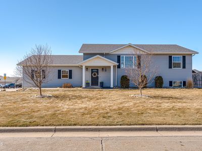 6524 Edgerly Ln, Lincoln, ND, 58504