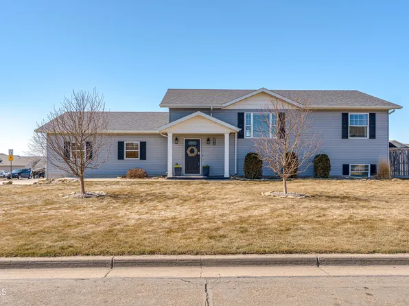 6524 Edgerly Ln, Lincoln, ND 58504