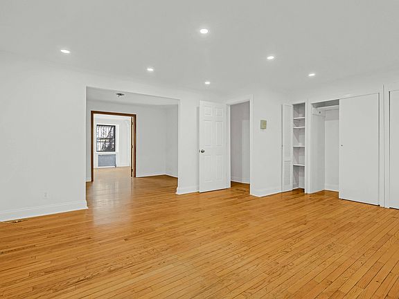 2nd image of 34 Tompkins Pl APT 1