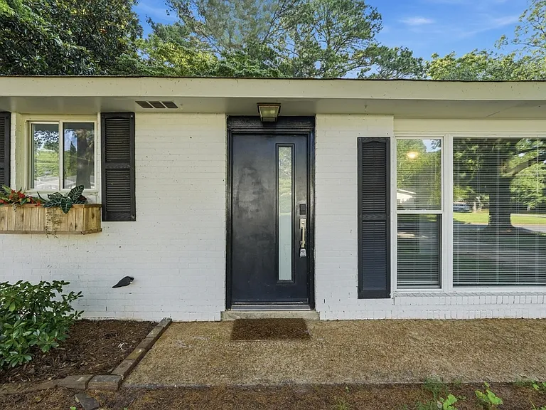 308 Harolds Dr NW — Photo 5