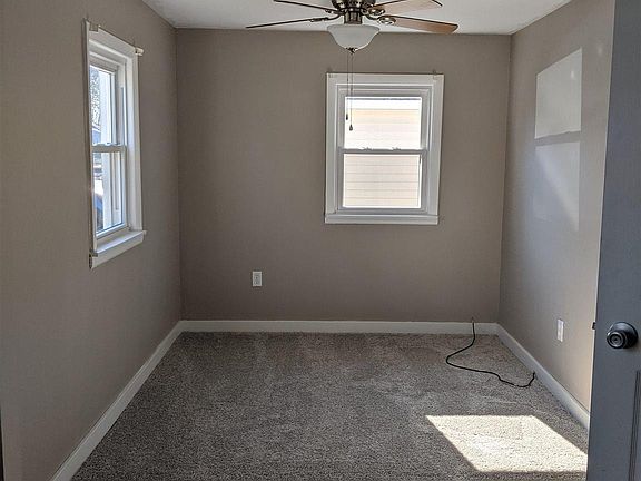 5th image of 302 S Elm St