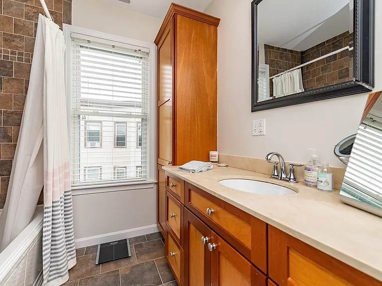 10 Peters St #3 — Photo 8