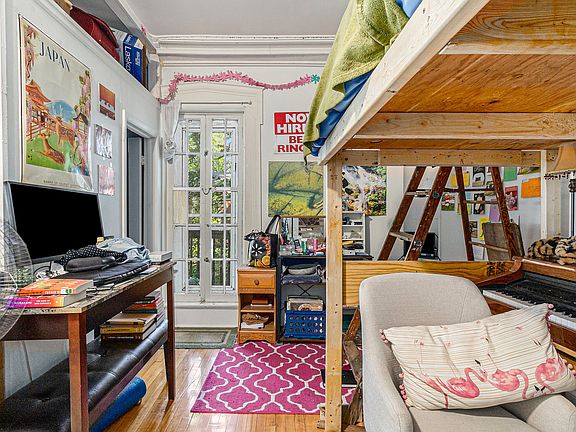3rd image of 1020 W Huron St APT 6