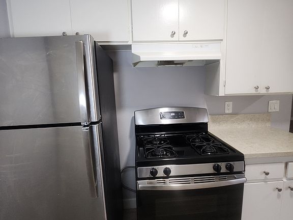 3rd image of 121-123 S Catalina St #211