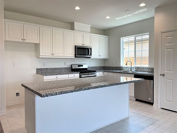 4th image of 3332 S Primrose Dr