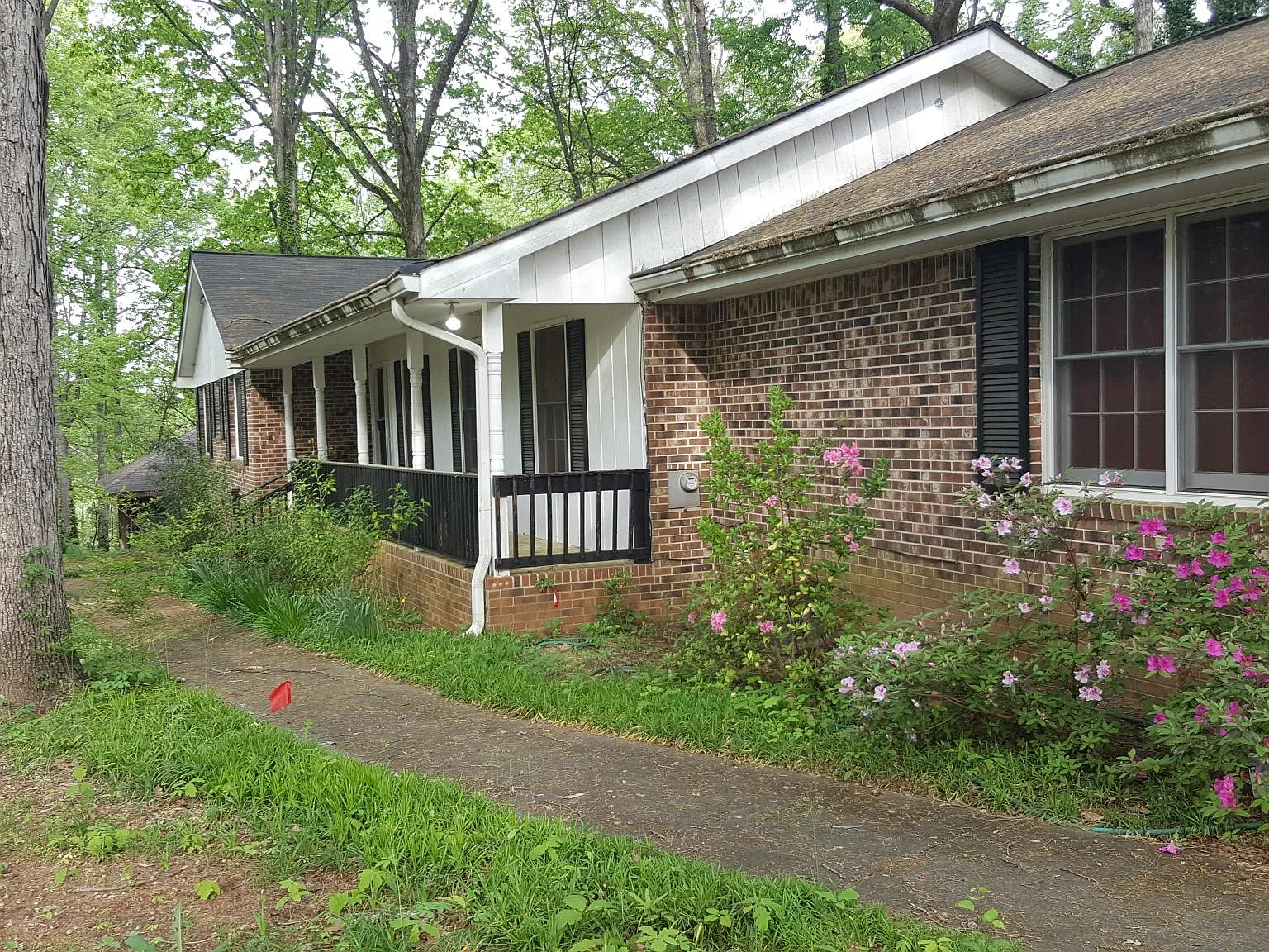 1032 Williamsburg Ct — Photo 2