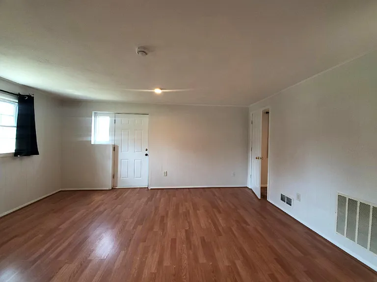 702 W Edmonston Dr — Photo 28