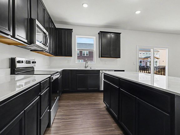 4th image of 832 Kuss Dr