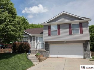 7932 Vernon Ave, Omaha, NE 68134
