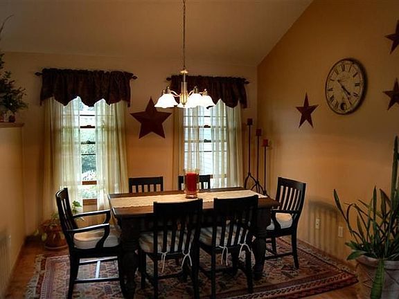 4th image of 476 Bellflower Dr