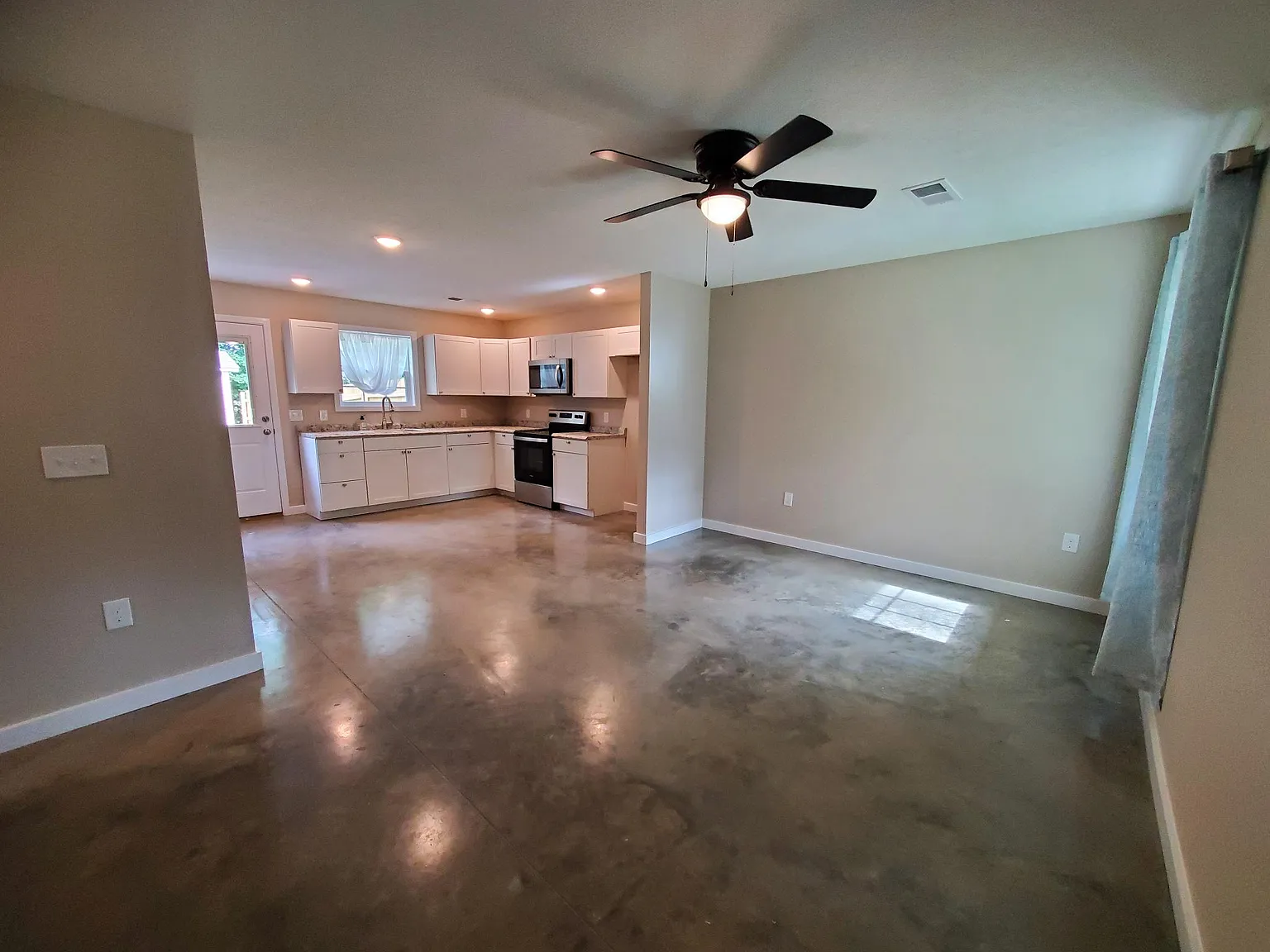 2 bed, 828 sqft, $1,249 — Photo 2