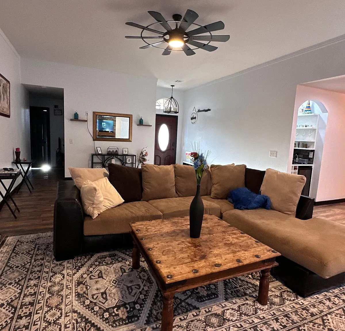 4 bed, 3157 sqft, $3,650 — Photo 3