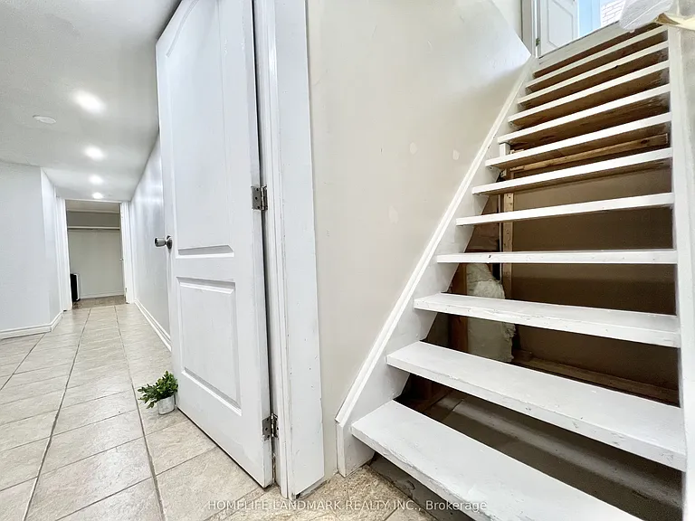90 Crowther Dr — Photo 7